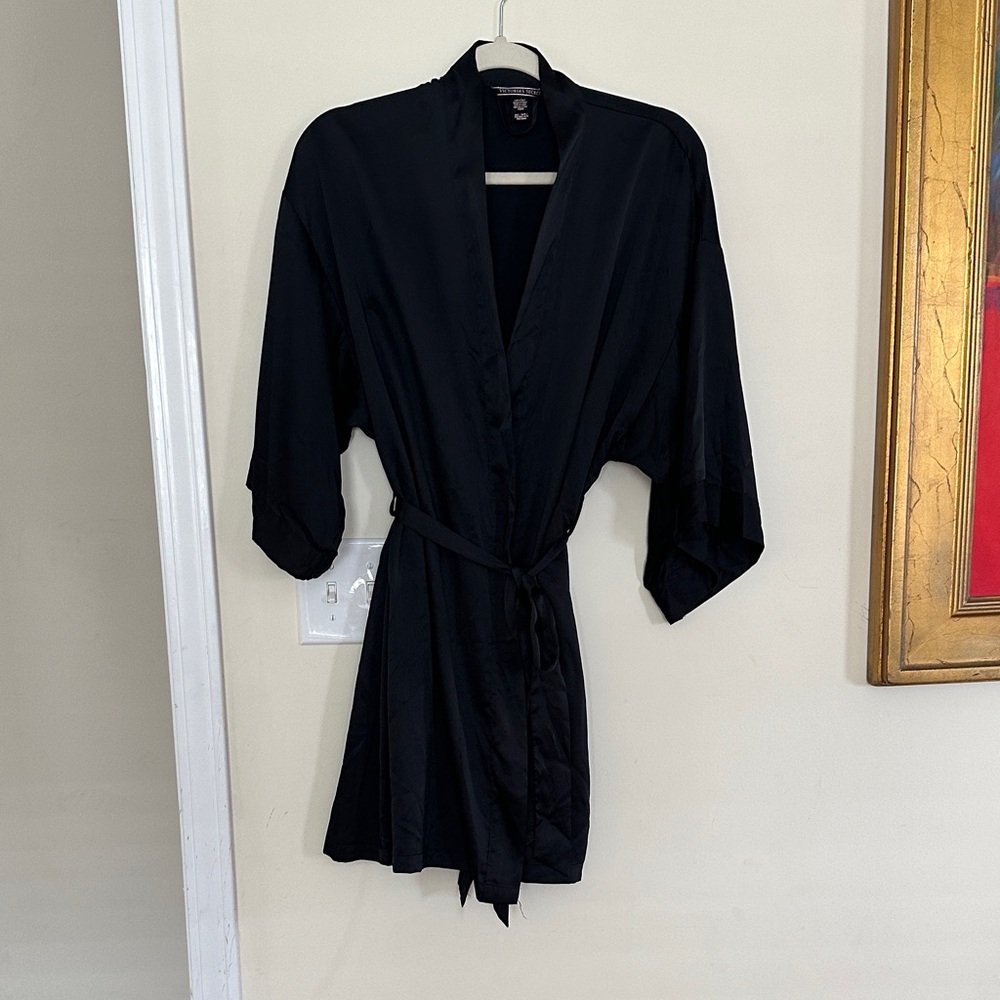 Victoria’s Secret Short Kimono Style Robe, size M/L